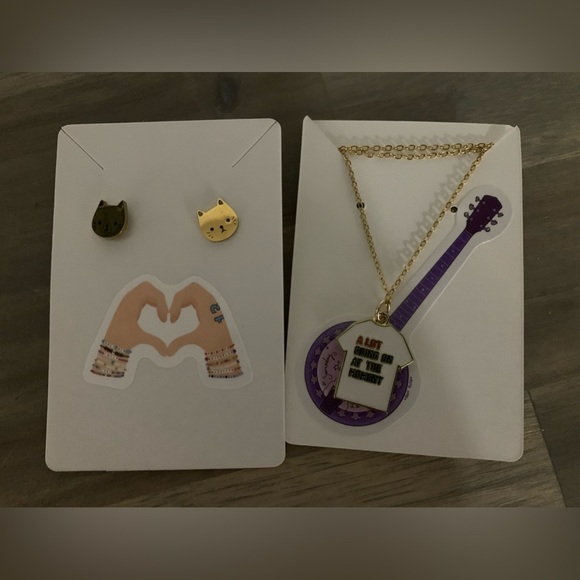 Taylor Swift Earrings and Necklace Jewellery Set in Gold - Picture 1 of 5